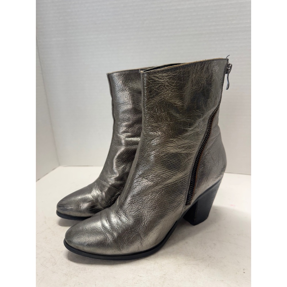 Everybody by B.Z. Moda Metallic Silver Leather Ankle Boots Size 38.5 8.5